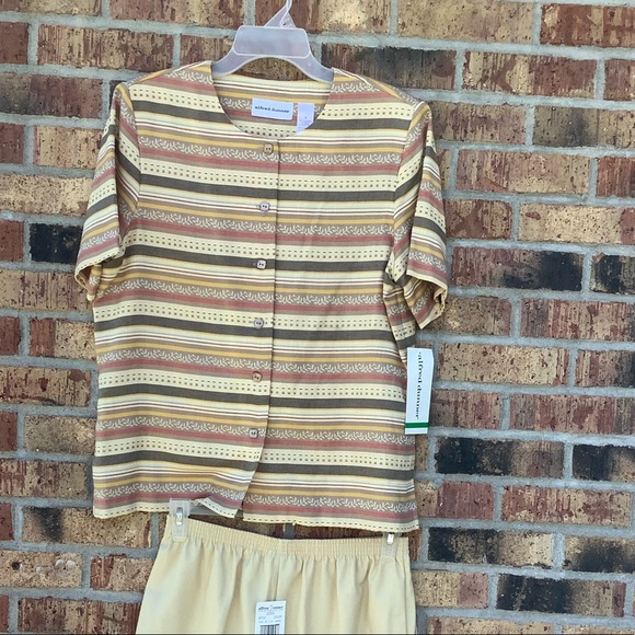 4/$20. Alfred Dunner NWT Button Front Blouse - Picture 9 of 10